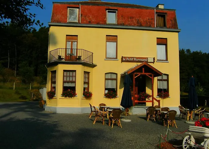 Le Petit Normand לינה וארוחת בוקר 3*