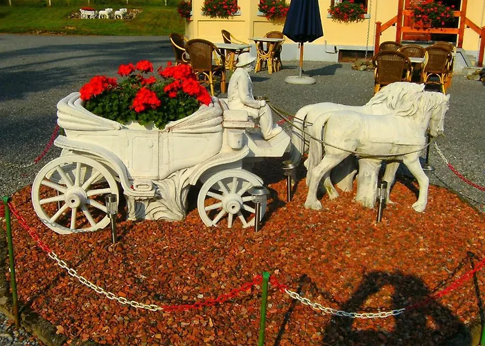 לינה וארוחת בוקר Le Petit Normand 3*